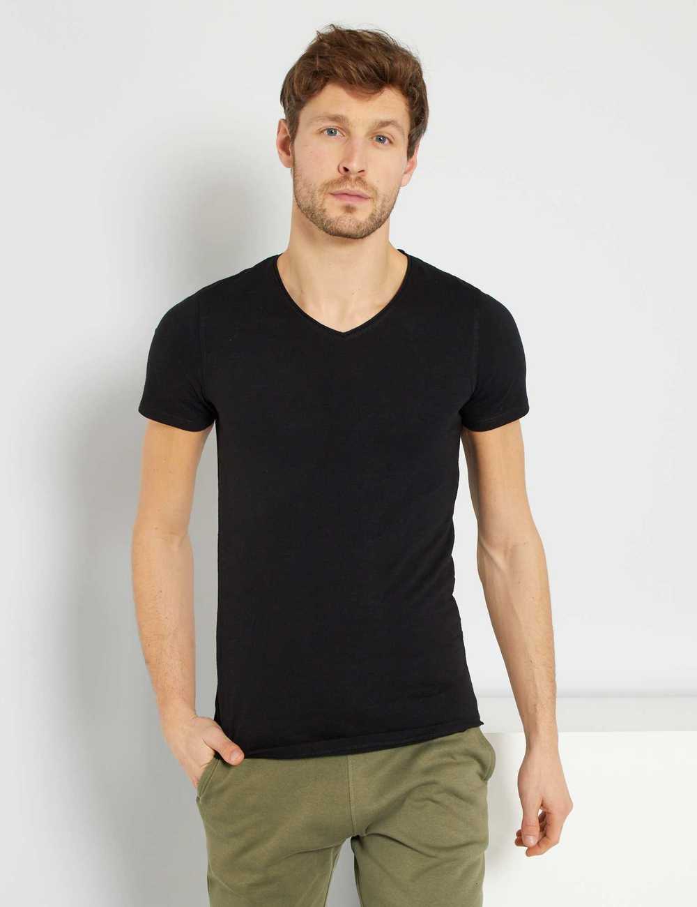 Buy Plain cotton slim-fit V-neck T-shirt Online in Dubai the UAE|Kiabi