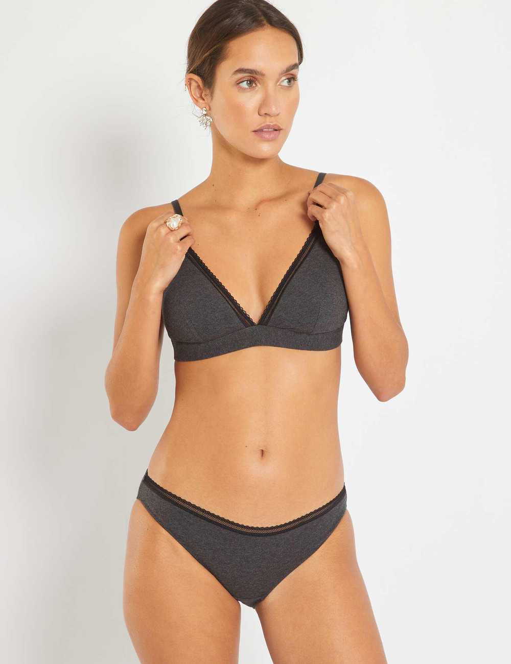 Triangle bra with removable pads