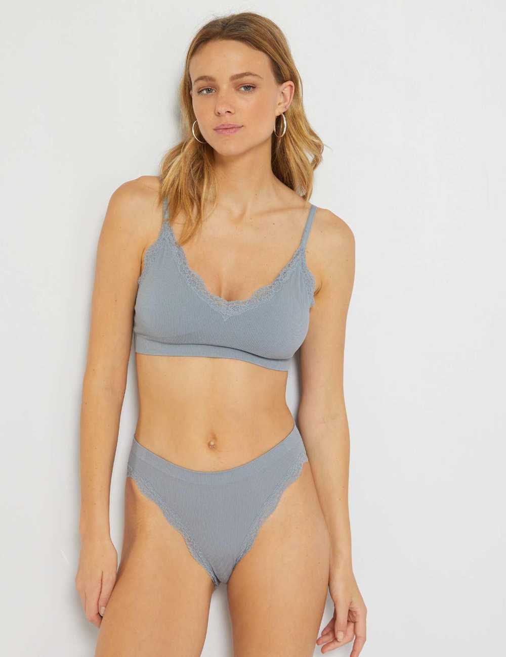 Bralette with removable pads